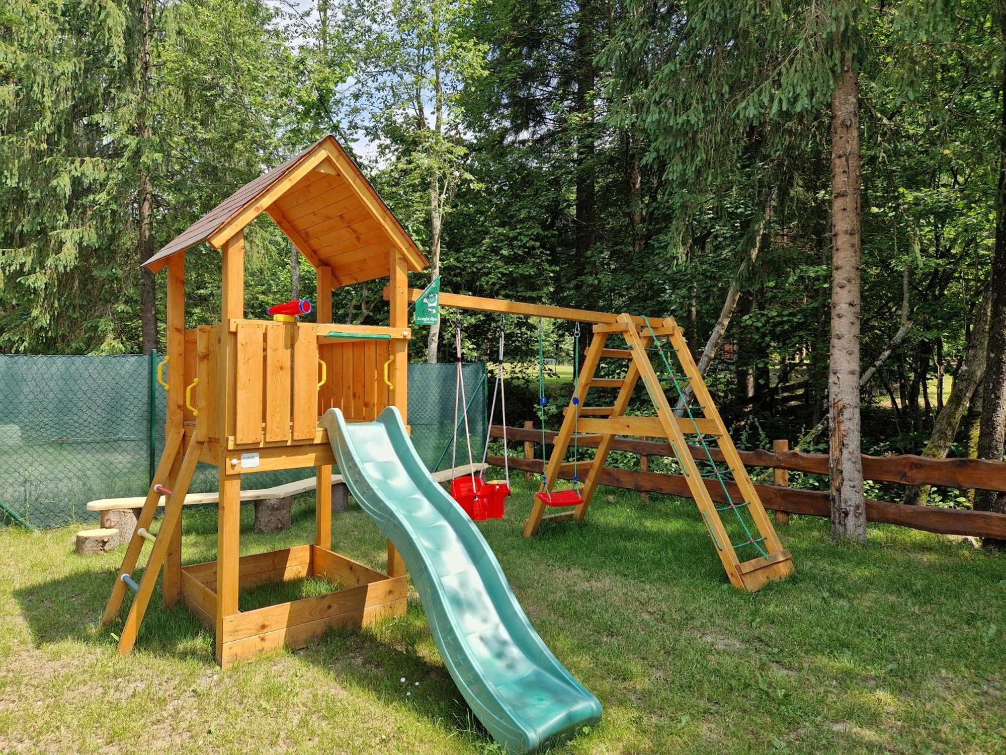 Chaty A Apartmany Kuria Na Taloch, Tale - Chopok Juh Exterior photo