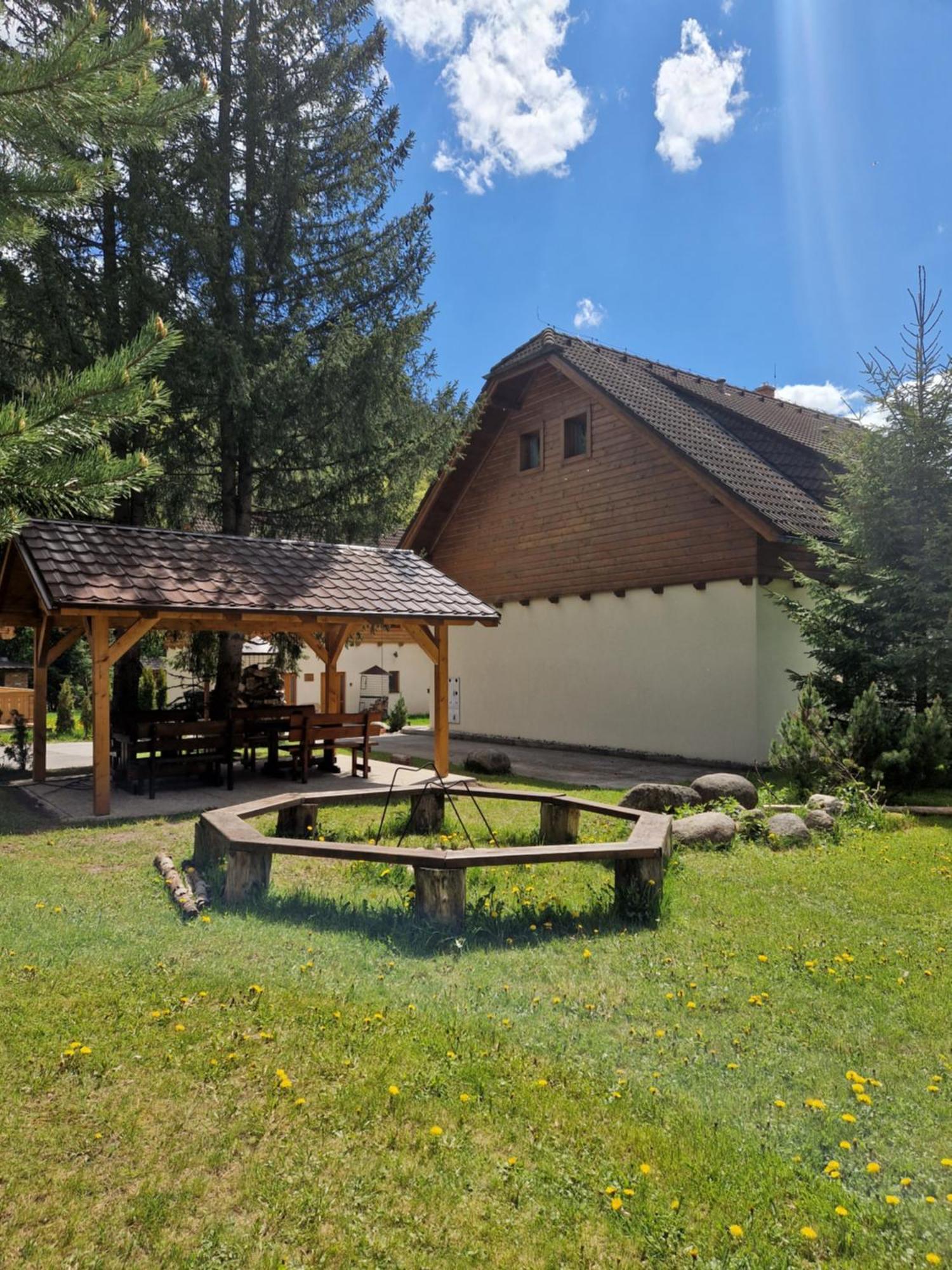 Chaty A Apartmany Kuria Na Taloch, Tale - Chopok Juh Exterior photo